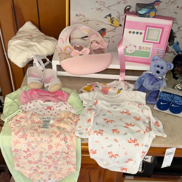 Baby Clothing and Accessories bundle - Picture 1 of 8